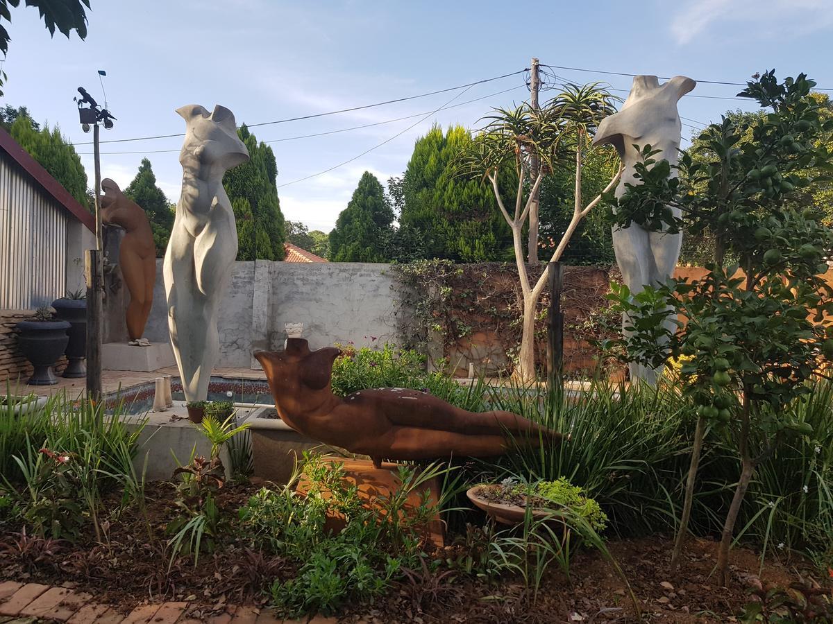 The Sculpture Yard 1 Apartment พริทอเรีย ภายนอก รูปภาพ