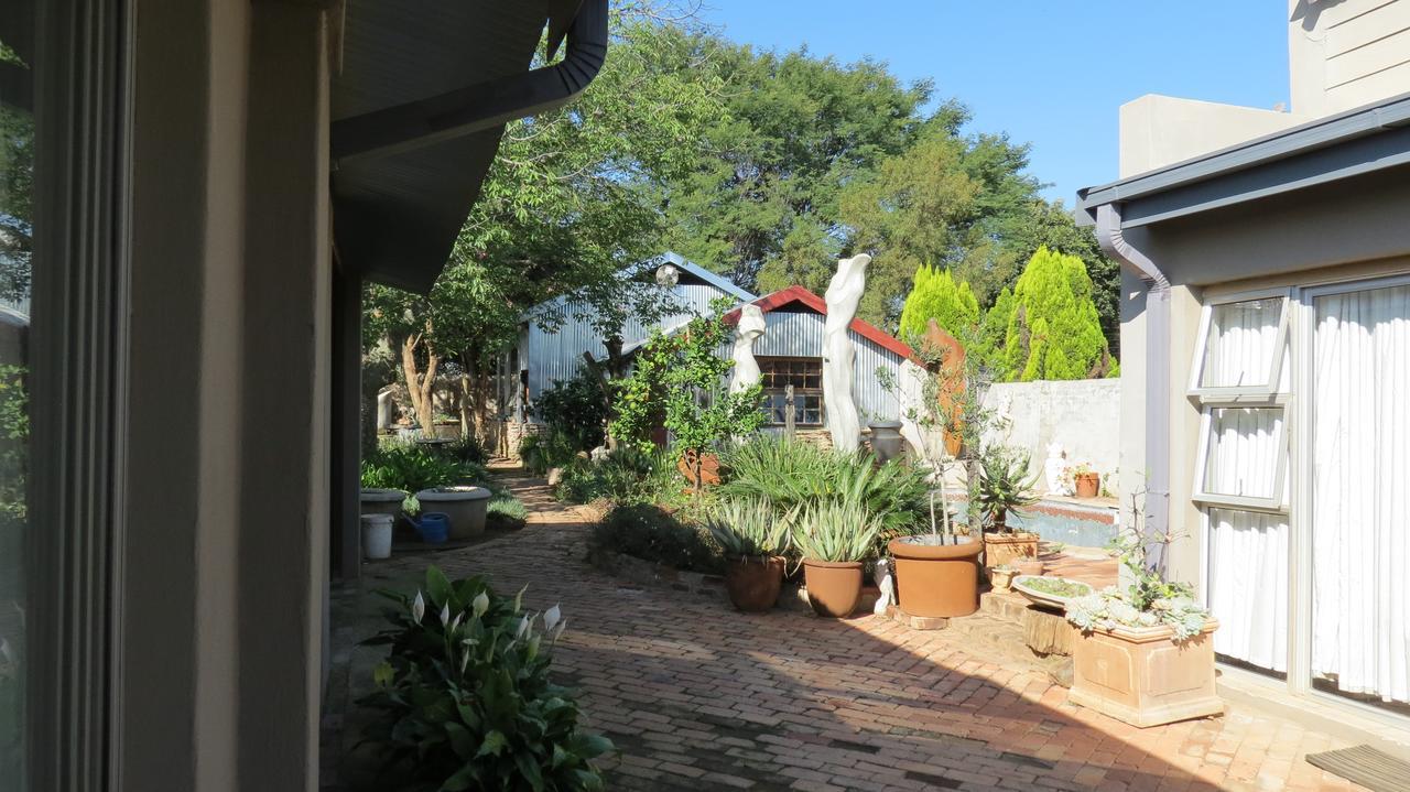 The Sculpture Yard 1 Apartment พริทอเรีย ภายนอก รูปภาพ